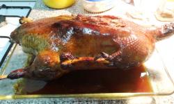 Как приготовить гуся в духовке, чтобы мясо было мягким и сочным